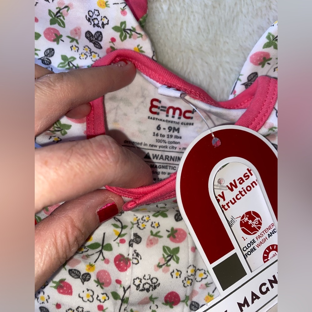 NWT E=MC2 Magnetic Footsie - Picture 5 of 6